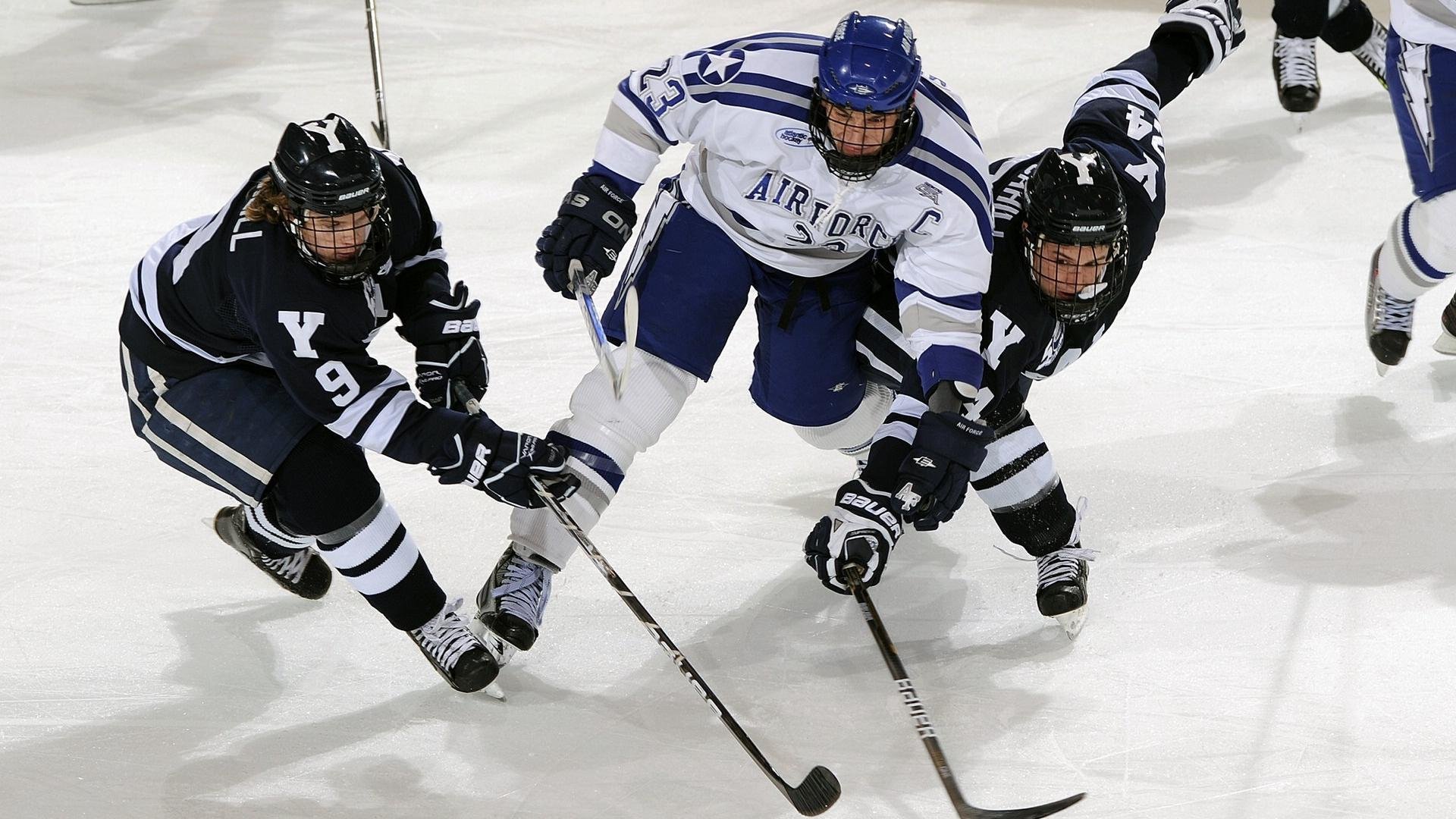 艾比·德尔福：全场高效的防守表现，令对方攻势屡屡受阻，艾德比尔送水案例